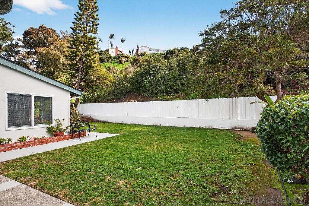 5349 Vickie Dr