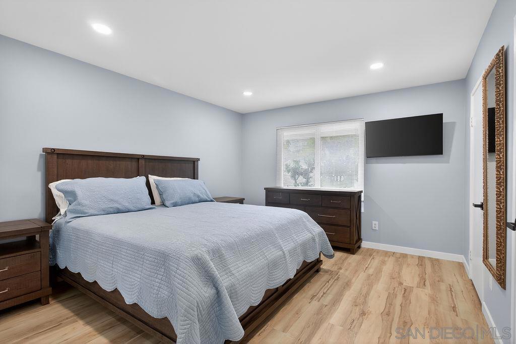 5349 Vickie Dr