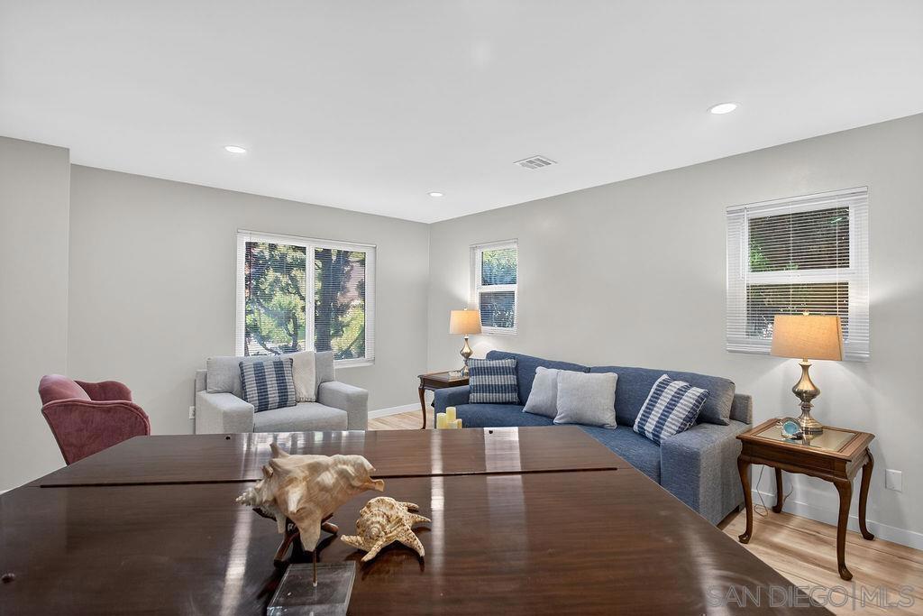 5349 Vickie Dr
