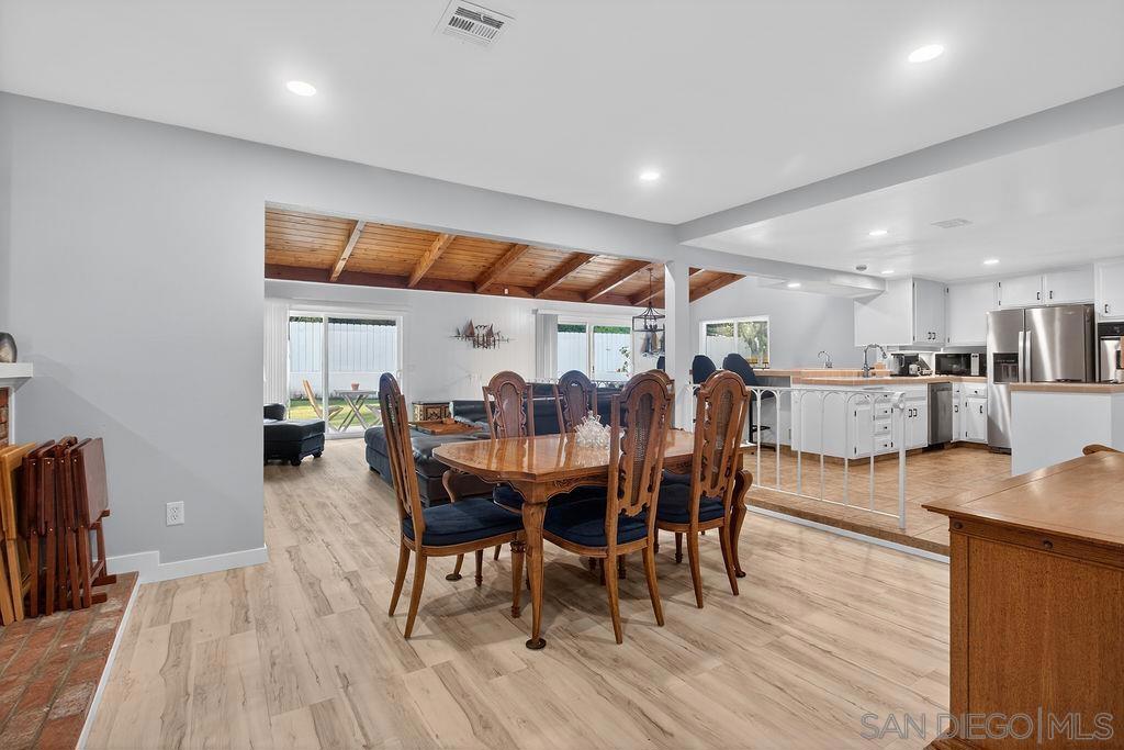 5349 Vickie Dr