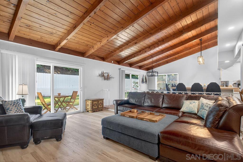 5349 Vickie Dr