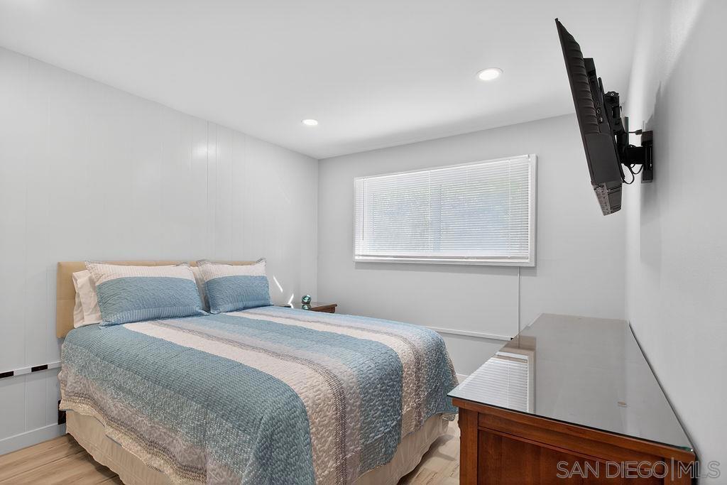 5349 Vickie Dr