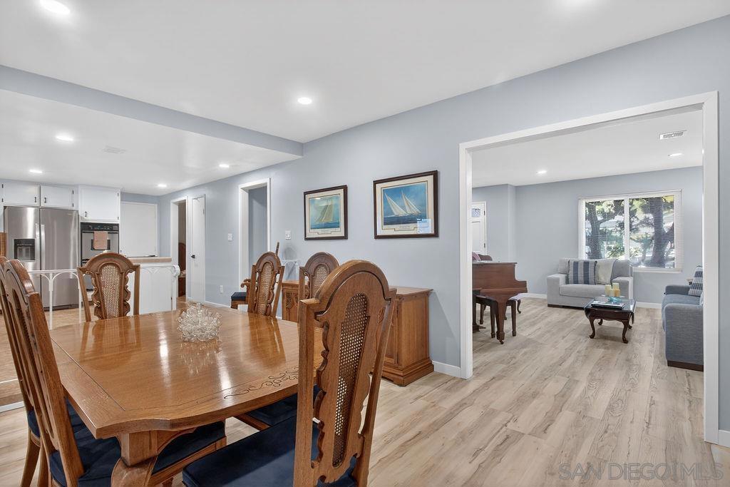 5349 Vickie Dr