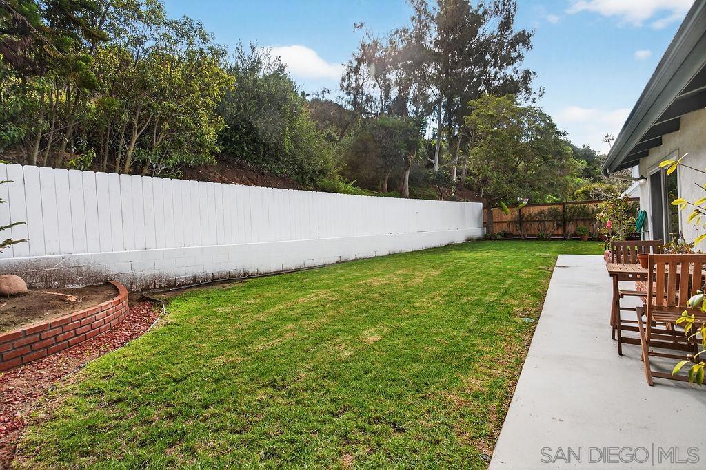 5349 Vickie Dr