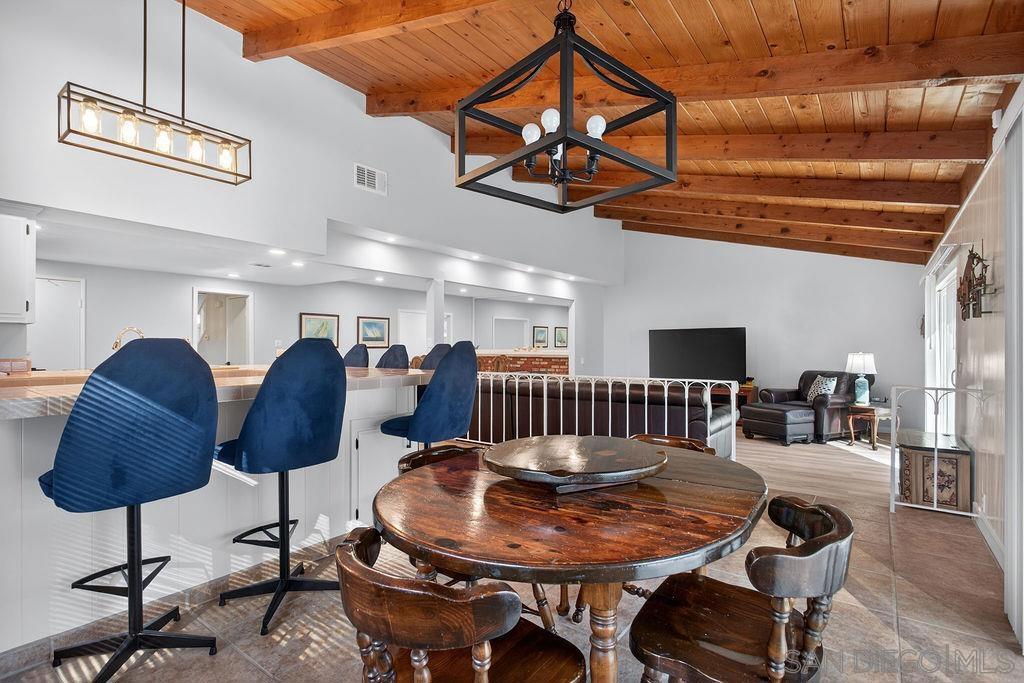5349 Vickie Dr
