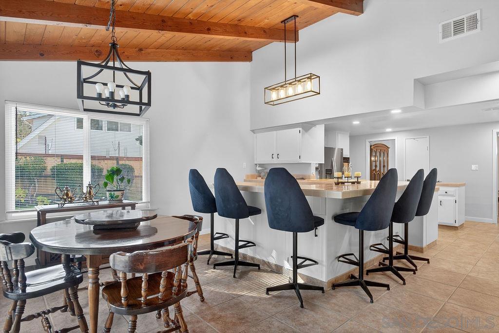 5349 Vickie Dr