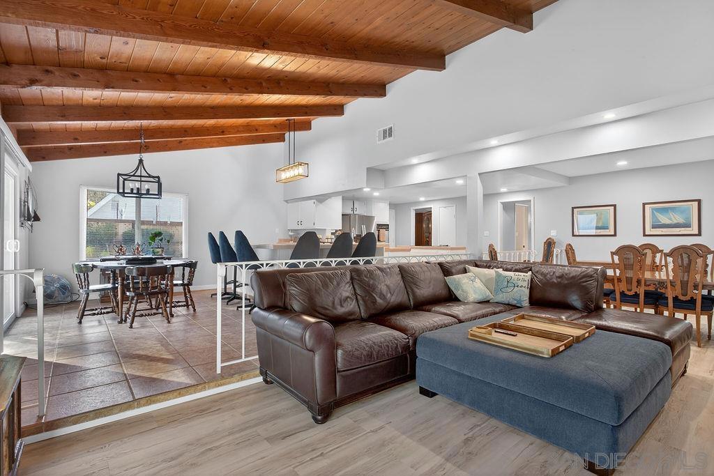 5349 Vickie Dr
