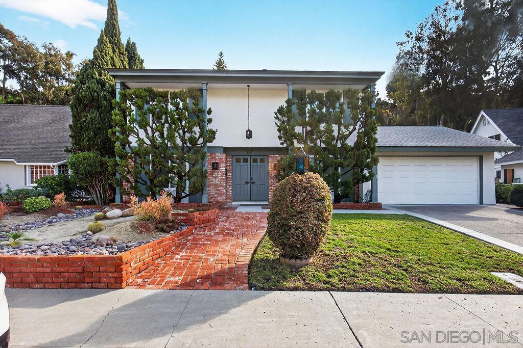 5349 Vickie Dr