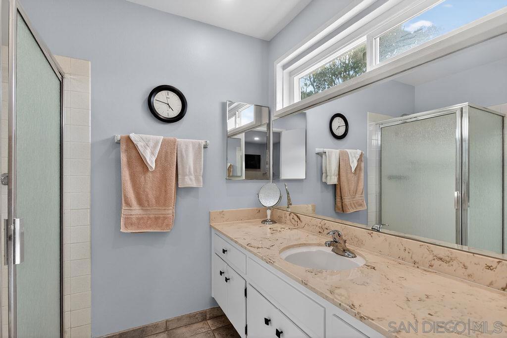 5349 Vickie Dr