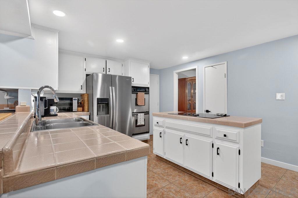 5349 Vickie Dr