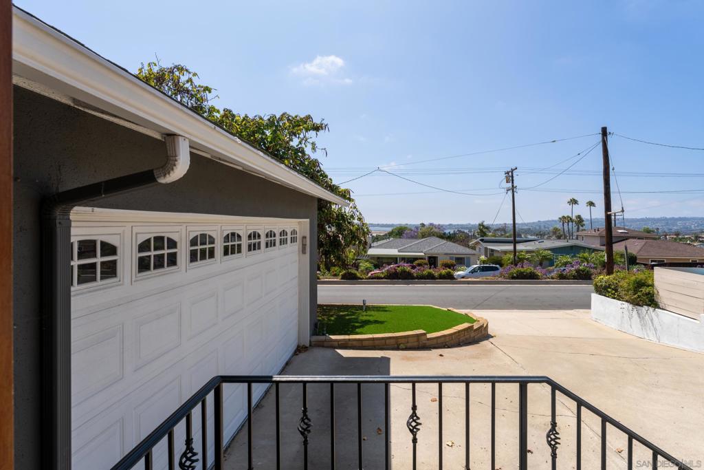 2435 Frankfort