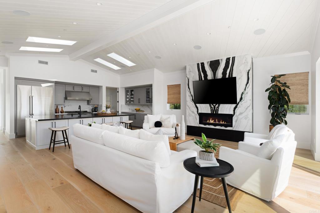 964 Candlelight Place