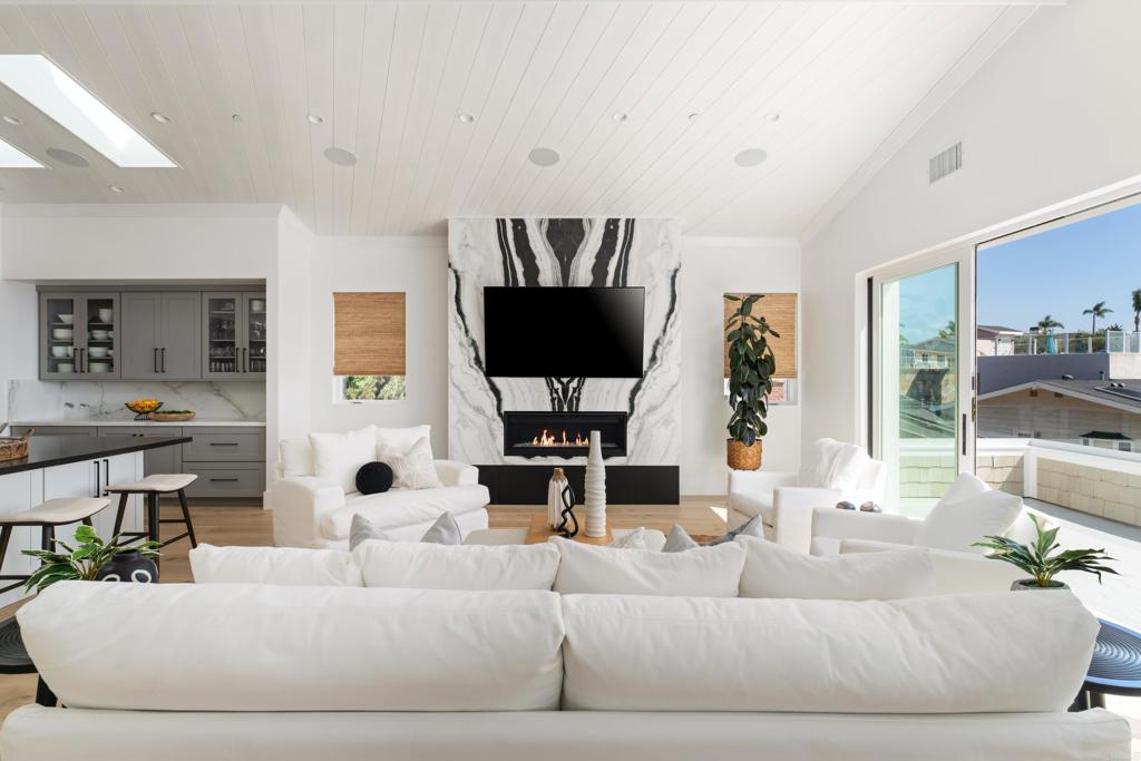 964 Candlelight Place