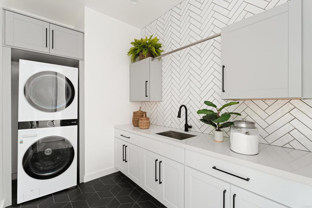 964 Candlelight Place