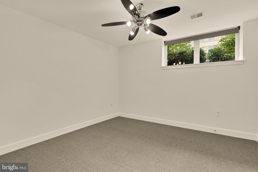 150 V STREET NW VL02