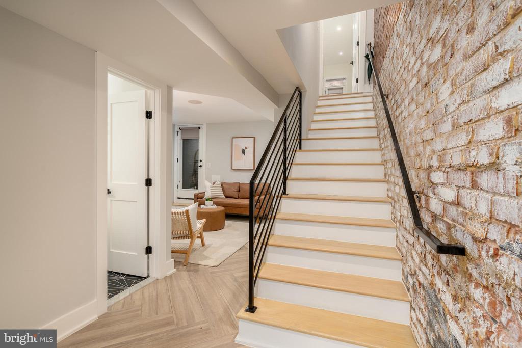 1402 5TH STREET NW