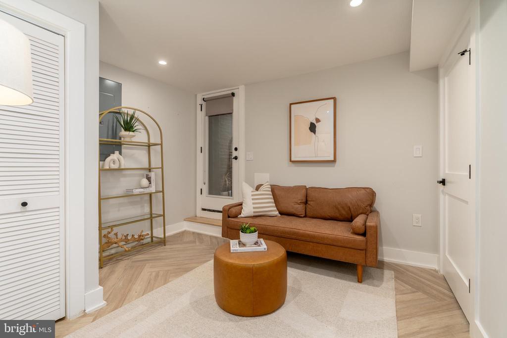 1402 5TH STREET NW
