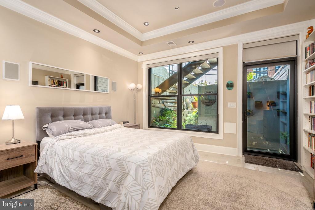 2464 ONTARIO ROAD NW Unit: 1