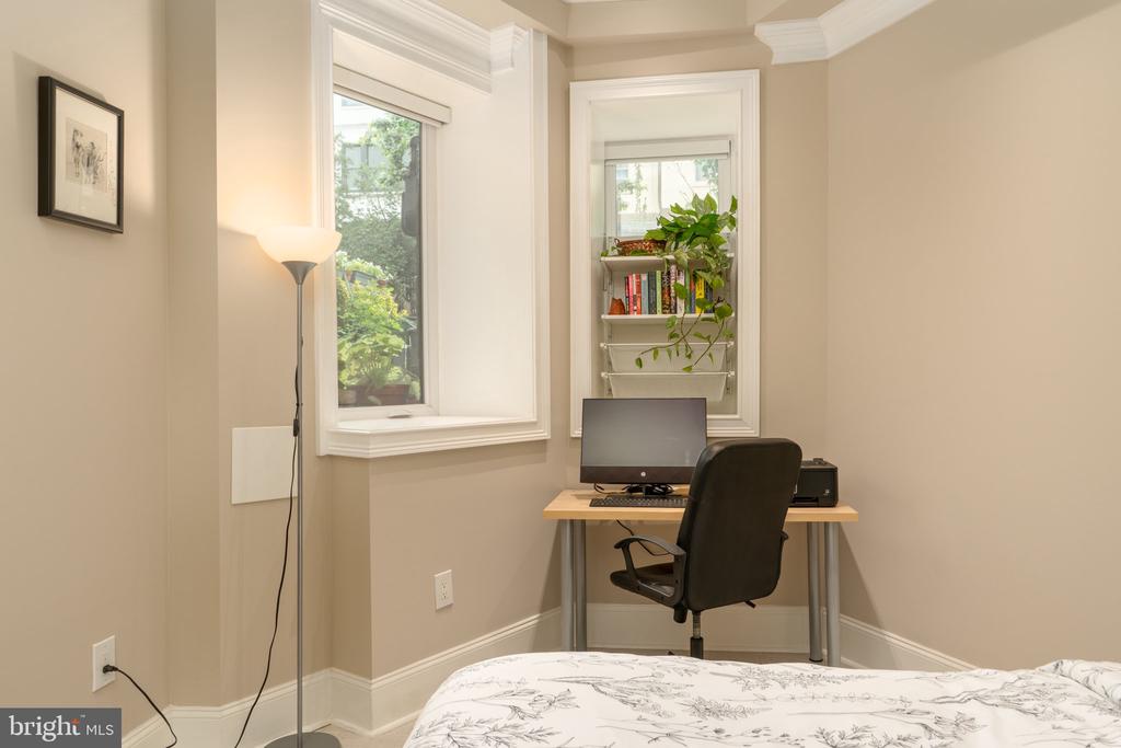 2464 ONTARIO ROAD NW Unit: 1