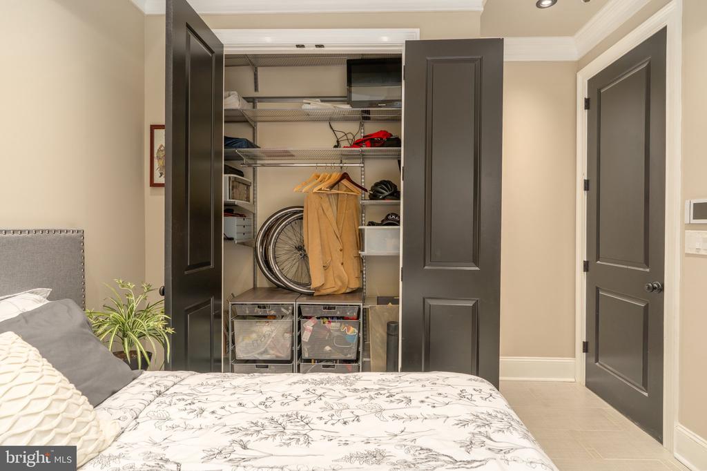 2464 ONTARIO ROAD NW Unit: 1