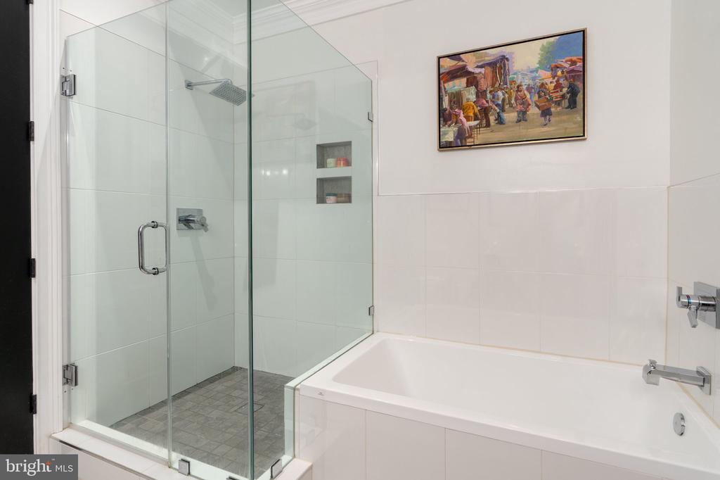 2464 ONTARIO ROAD NW Unit: 1