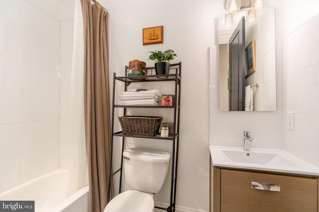 2464 ONTARIO ROAD NW Unit: 1