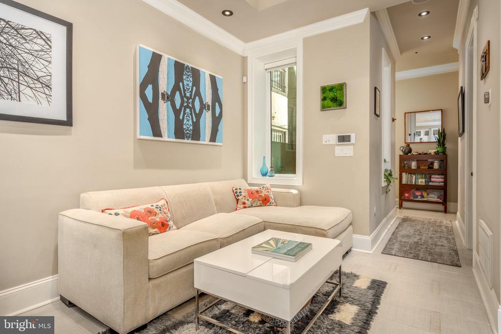 2464 ONTARIO ROAD NW Unit: 1