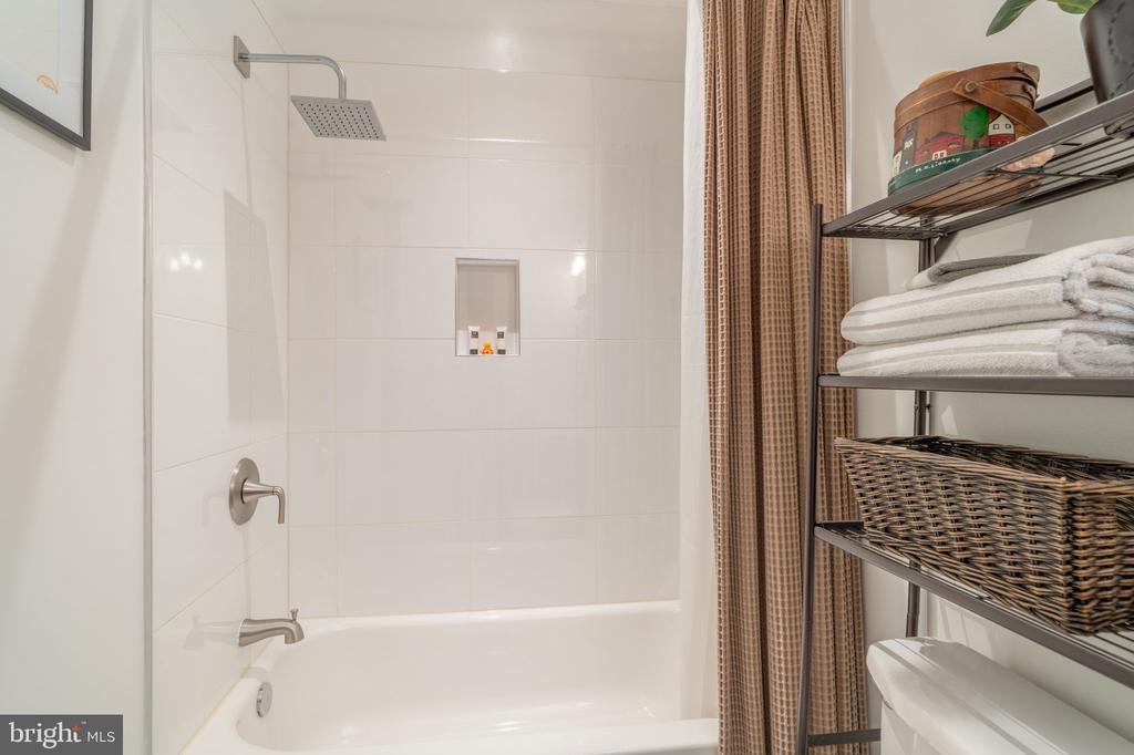 2464 ONTARIO ROAD NW Unit: 1