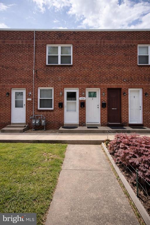 604 17TH STREET NE Unit: UNIT 2