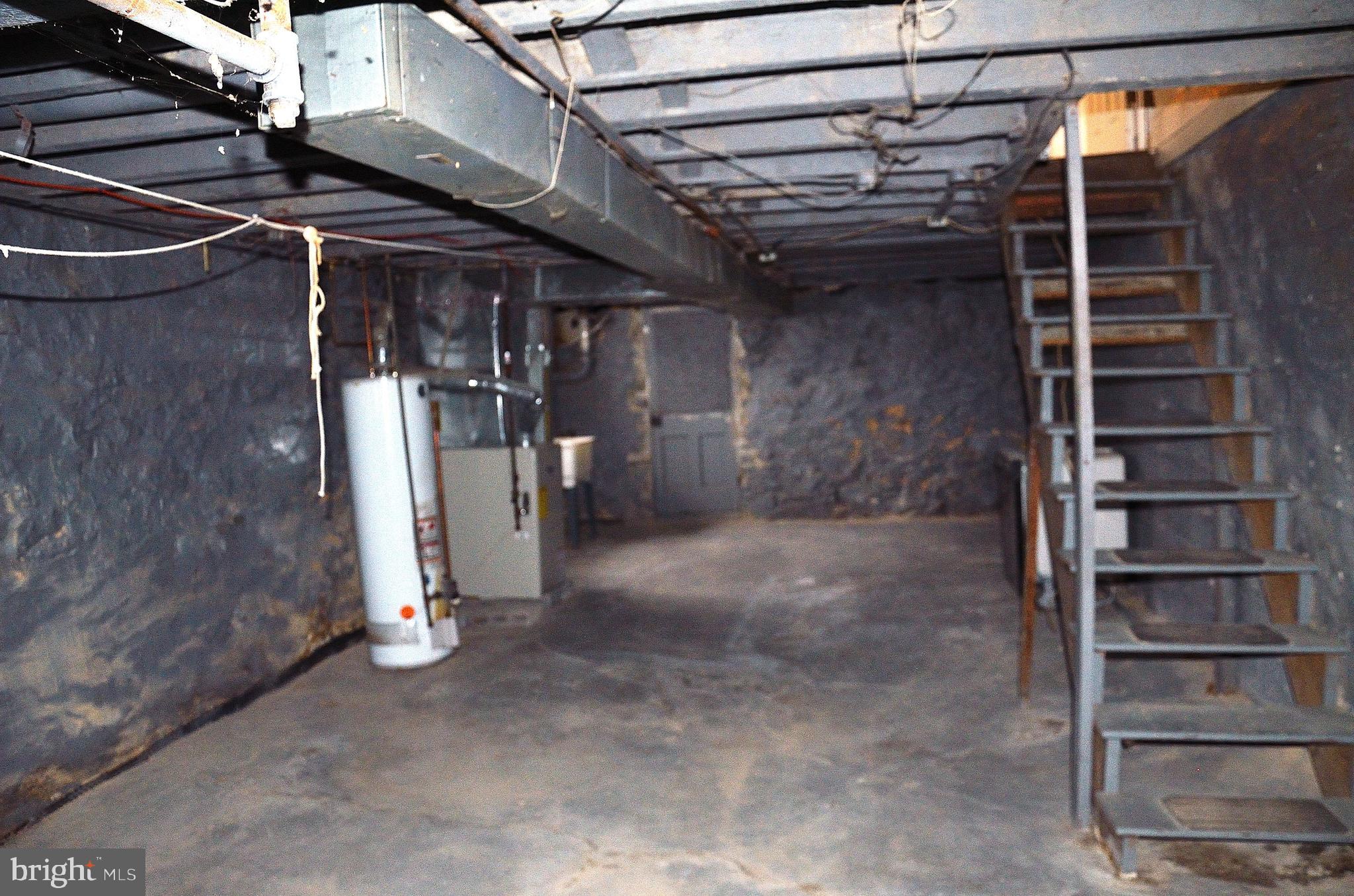 2600 AISQUITH STREET NE