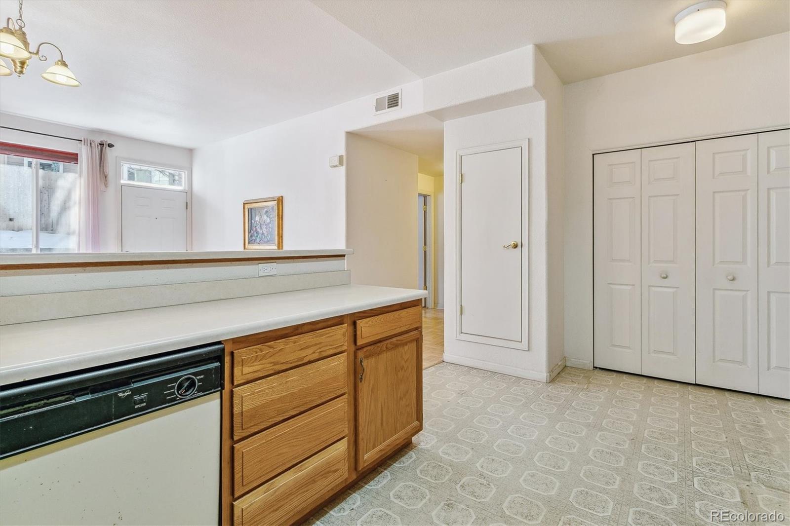 1050 S Walden Way Unit: 106