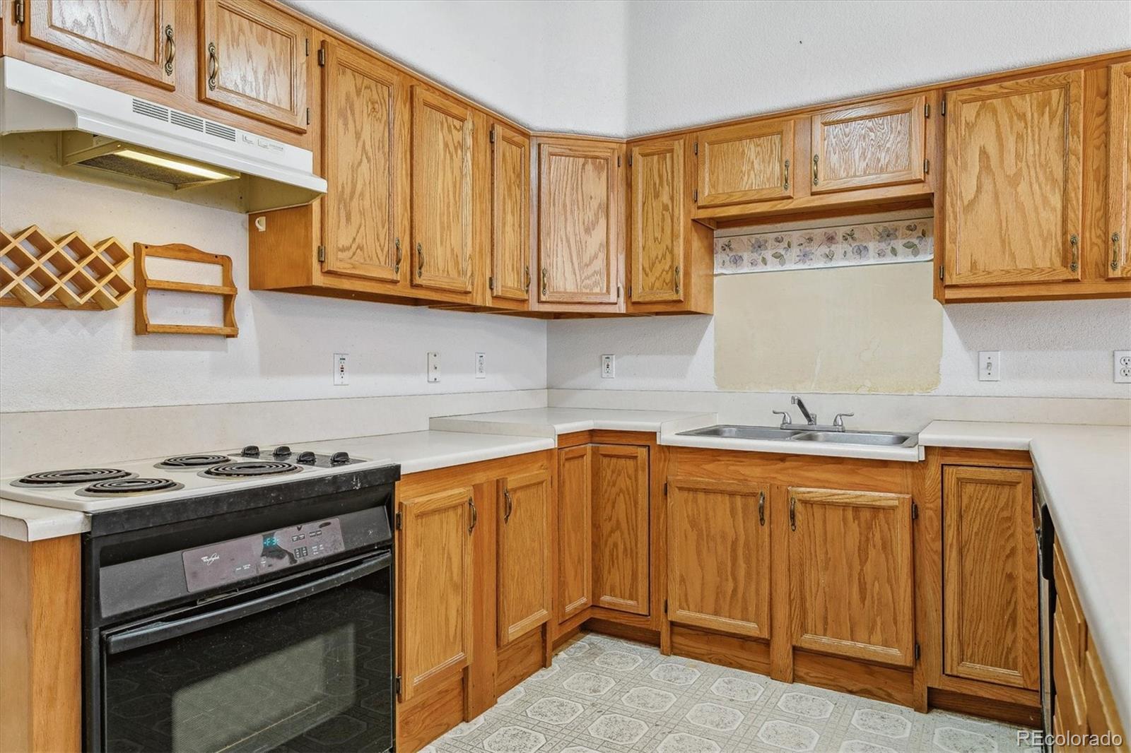 1050 S Walden Way Unit: 106