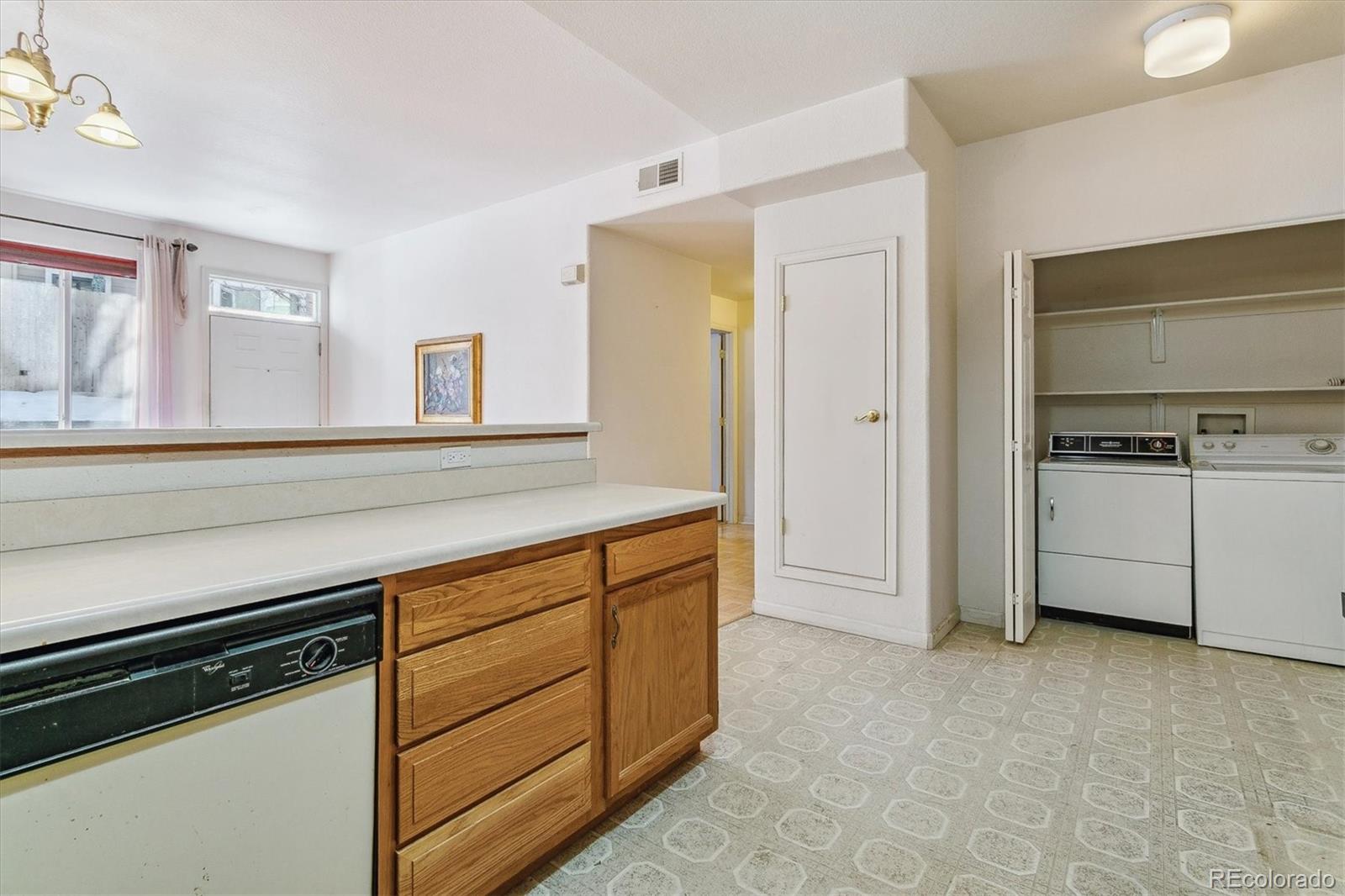 1050 S Walden Way Unit: 106