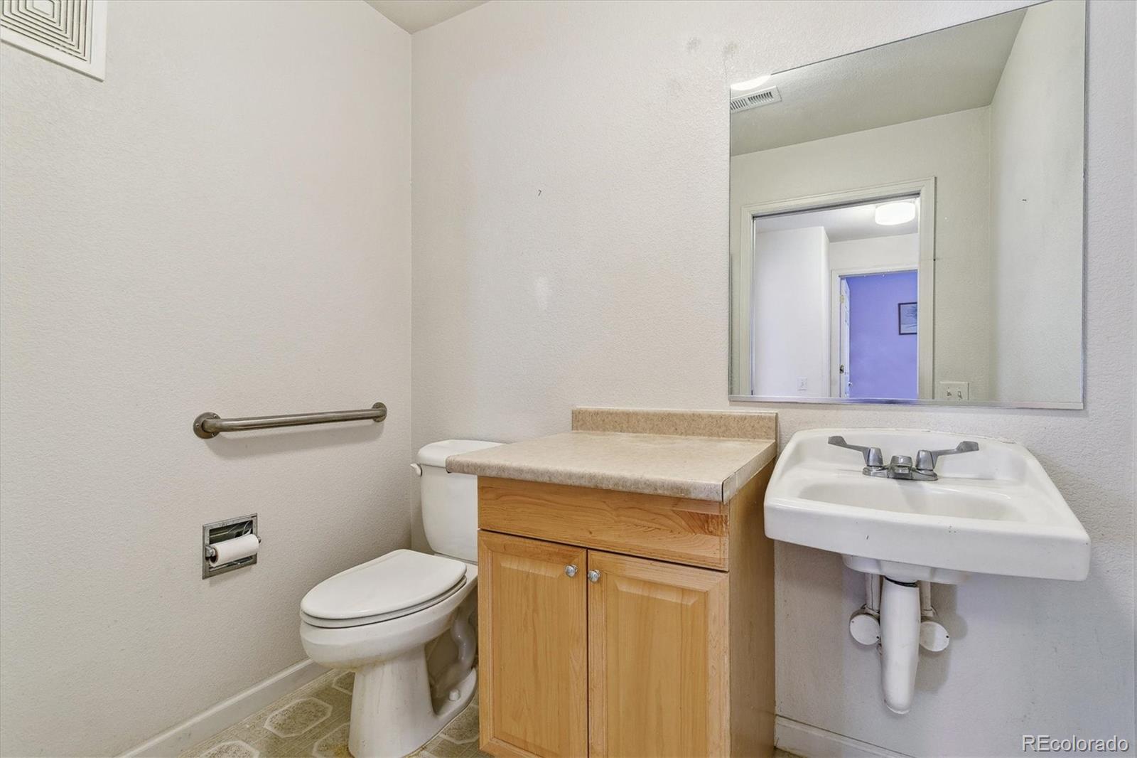 1050 S Walden Way Unit: 106