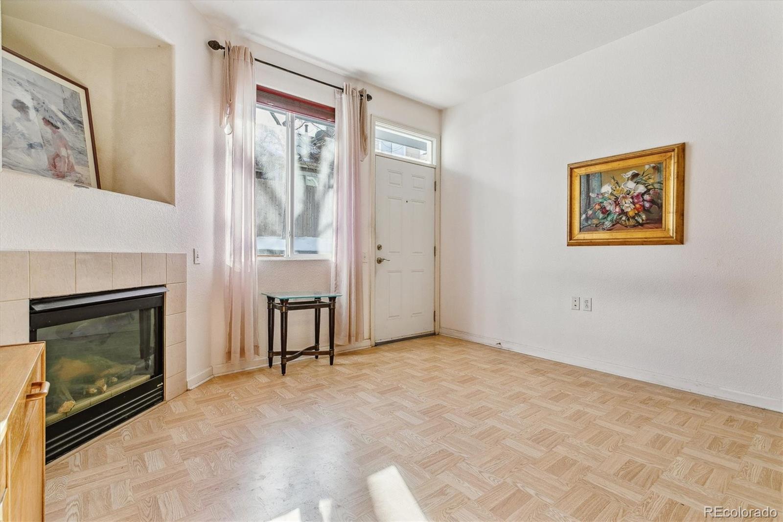 1050 S Walden Way Unit: 106