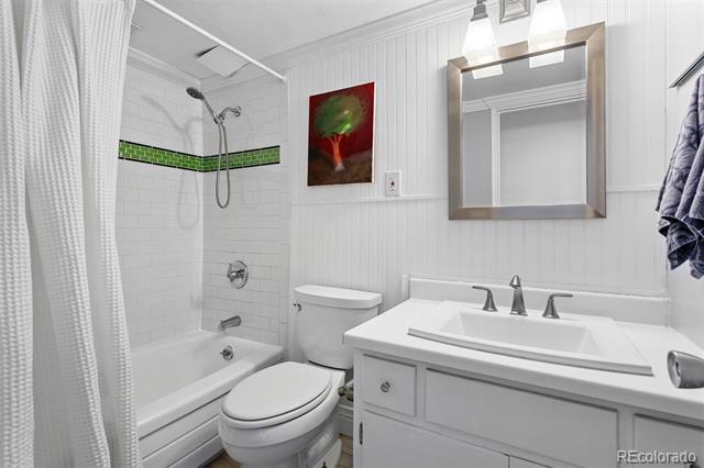 1121 Albion Street Unit: 210