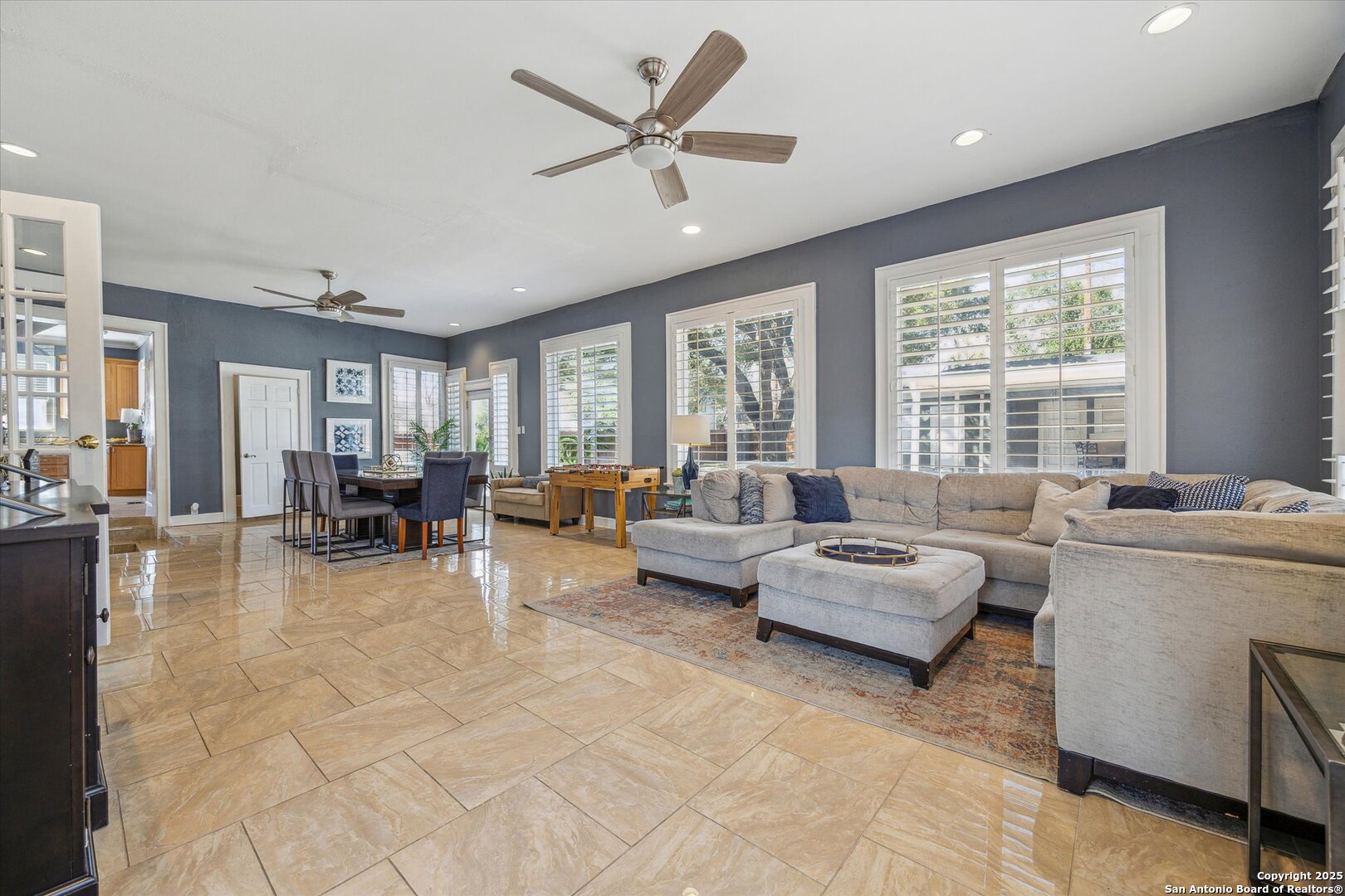 343 W Gramercy Pl