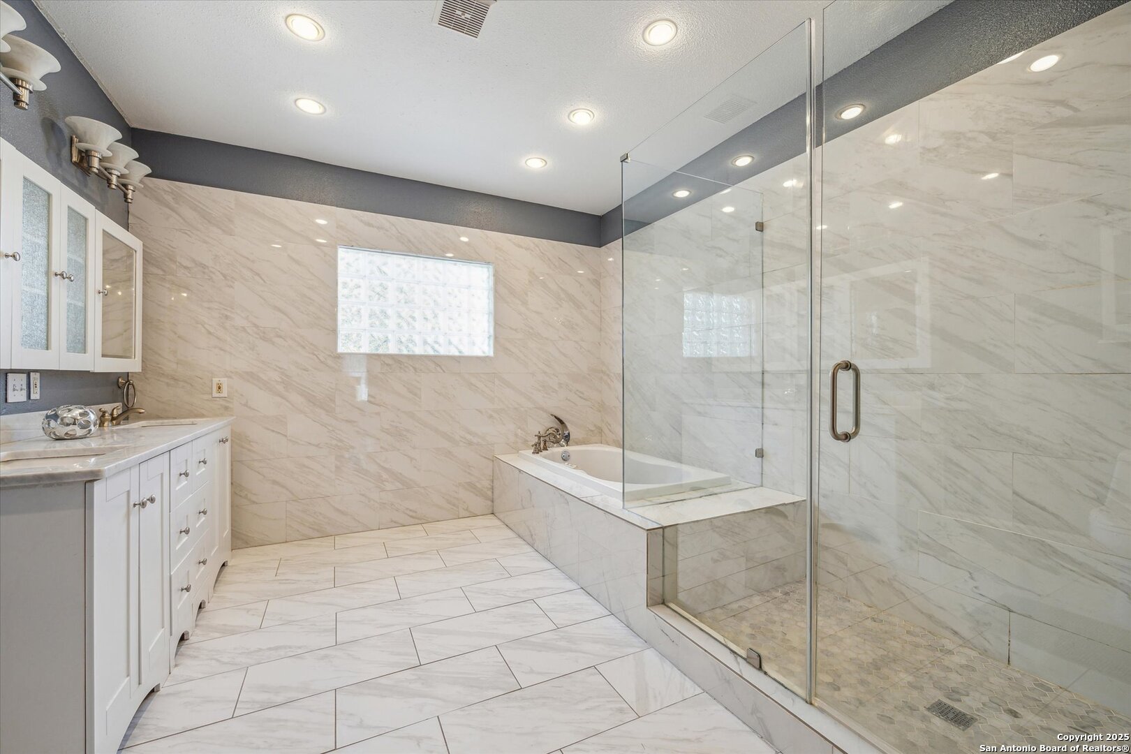 343 W Gramercy Pl