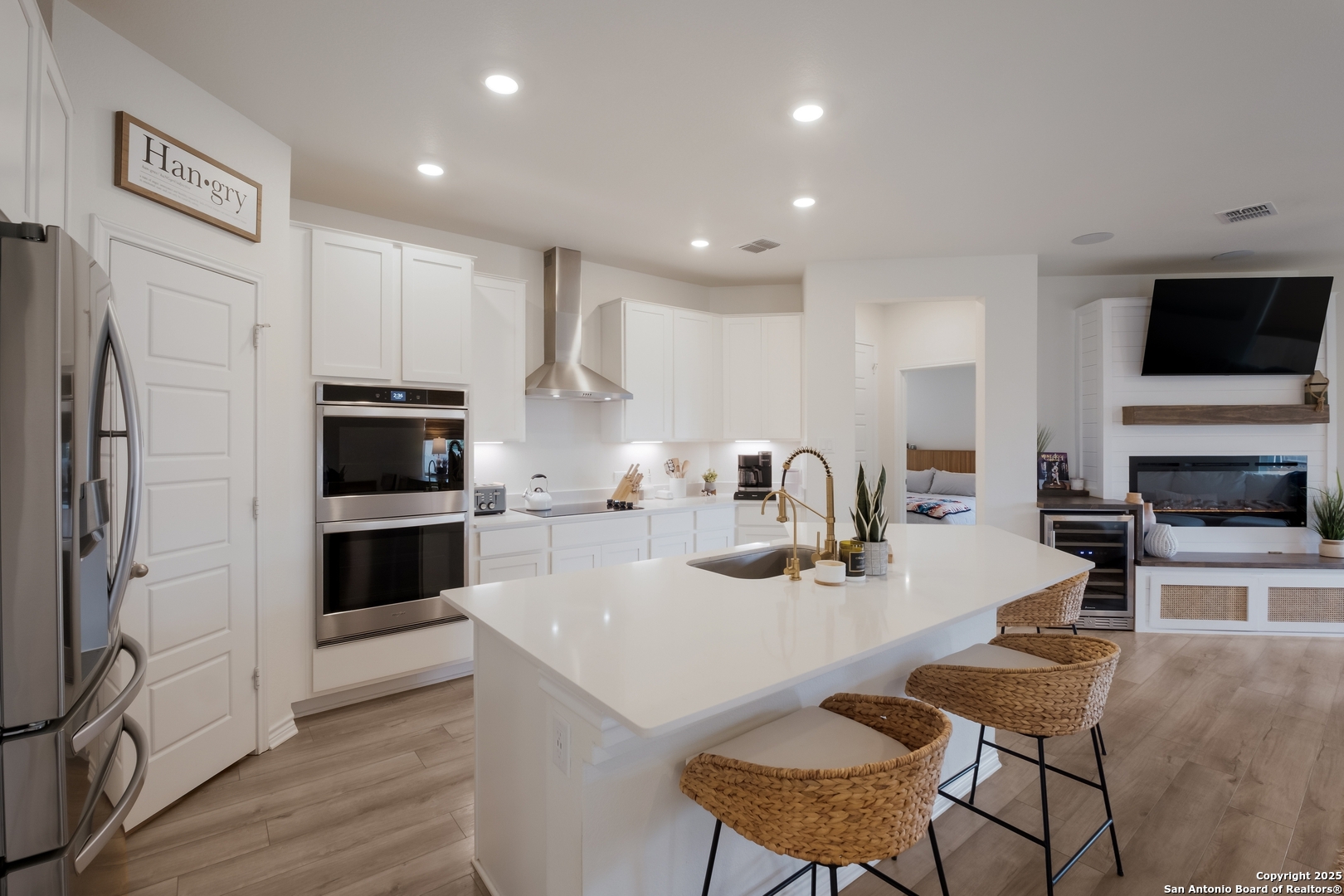 215 W Granite Shores