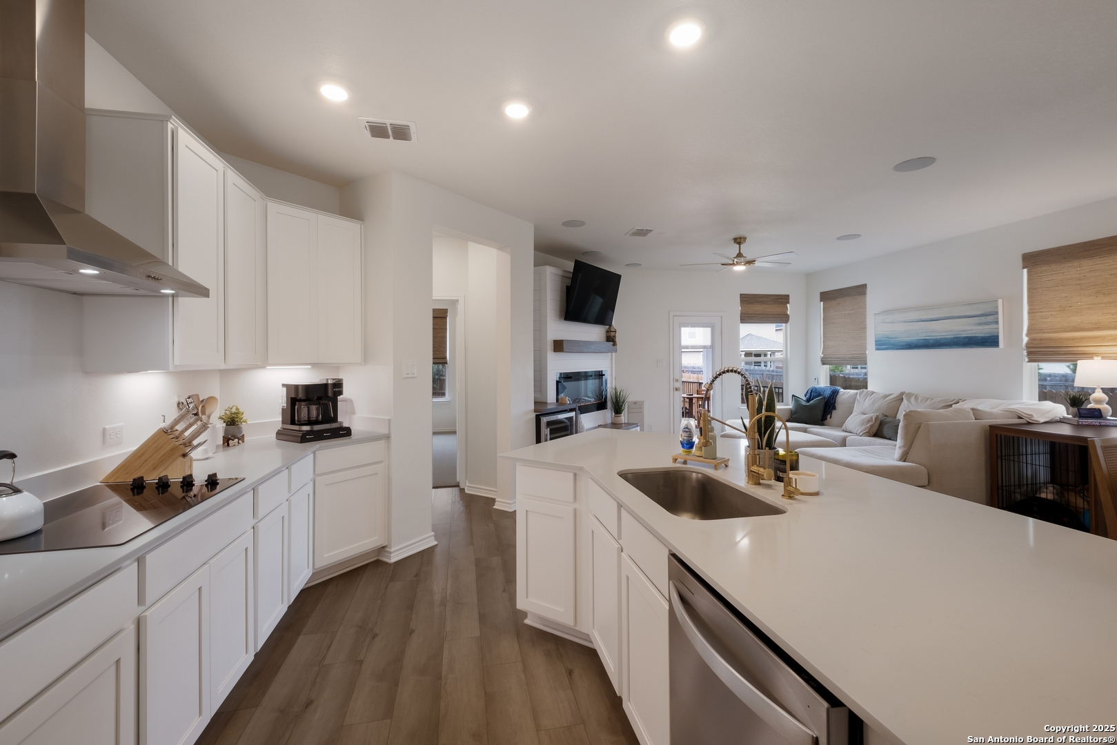 215 W Granite Shores