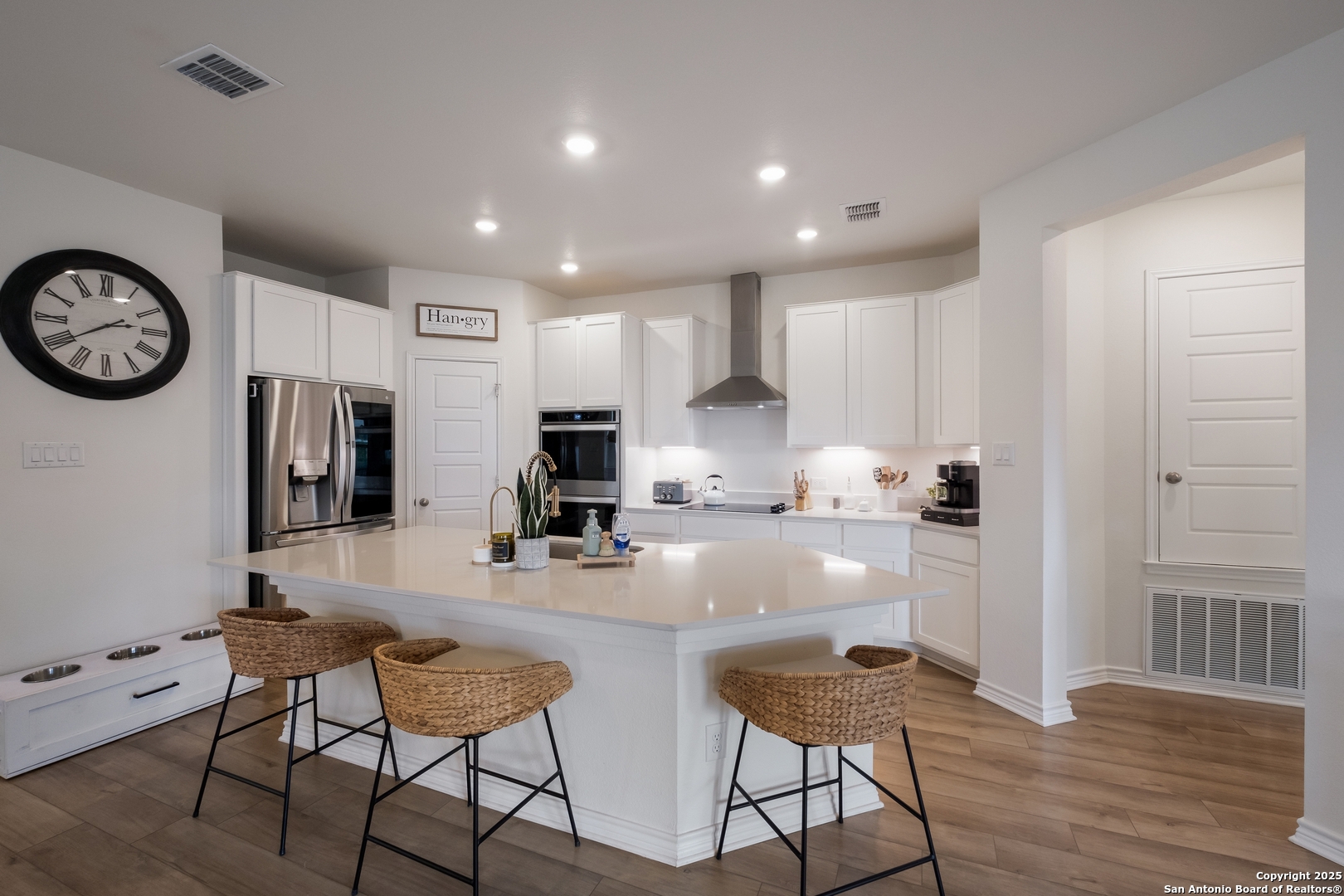 215 W Granite Shores