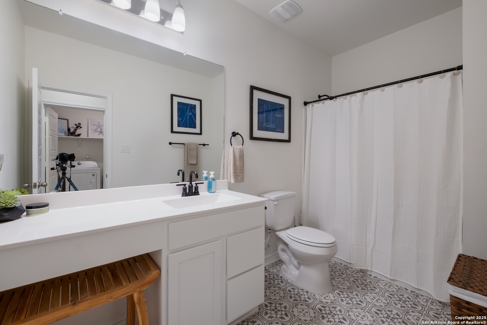 215 W Granite Shores