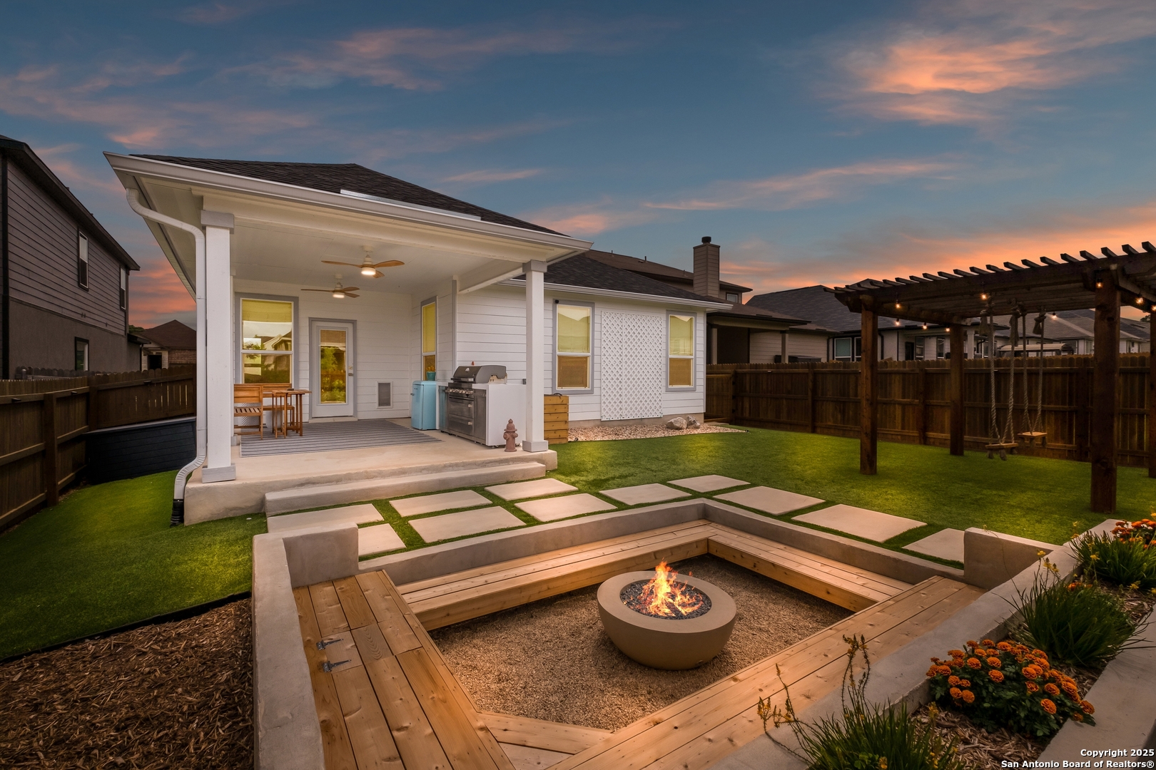 215 W Granite Shores