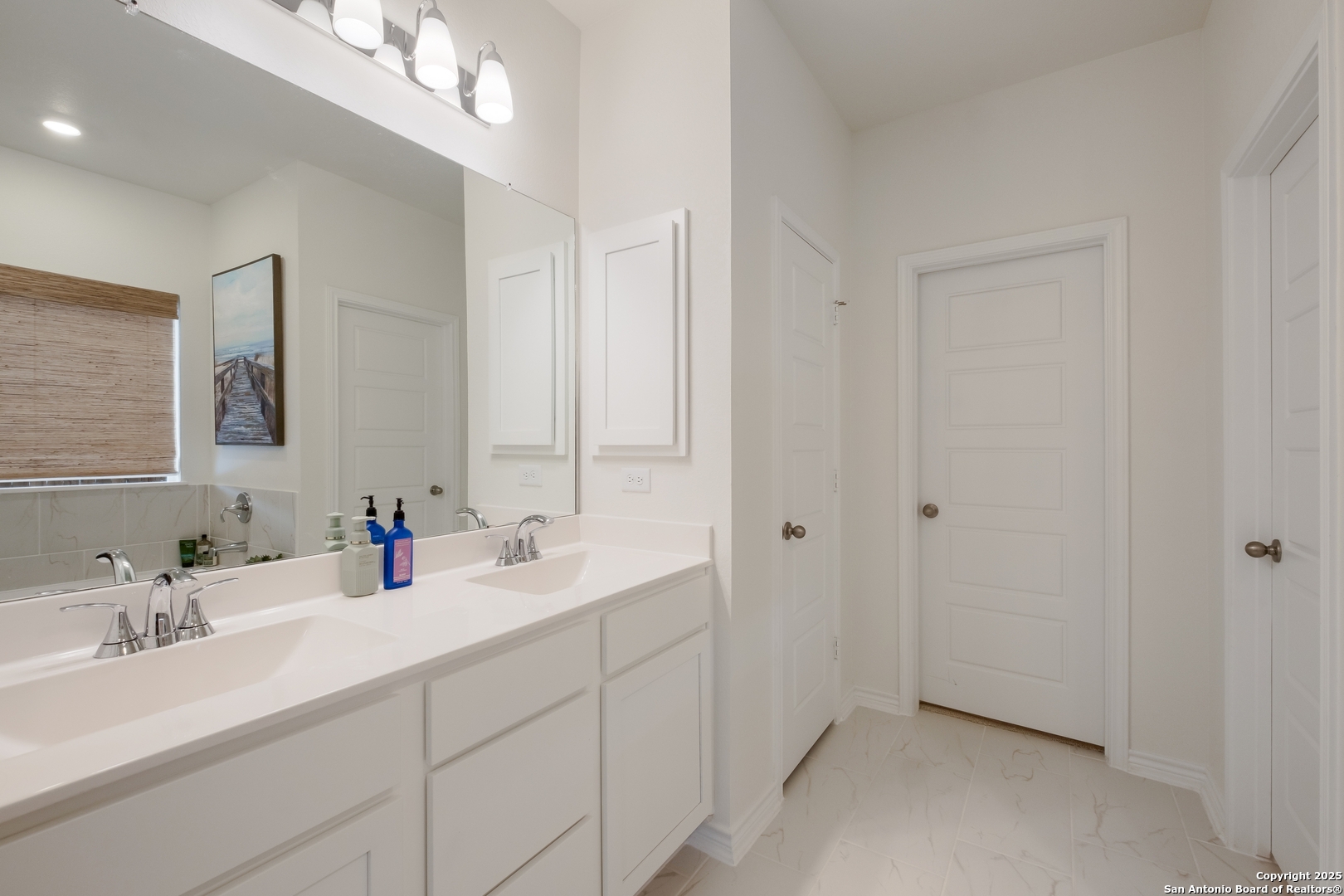 215 W Granite Shores