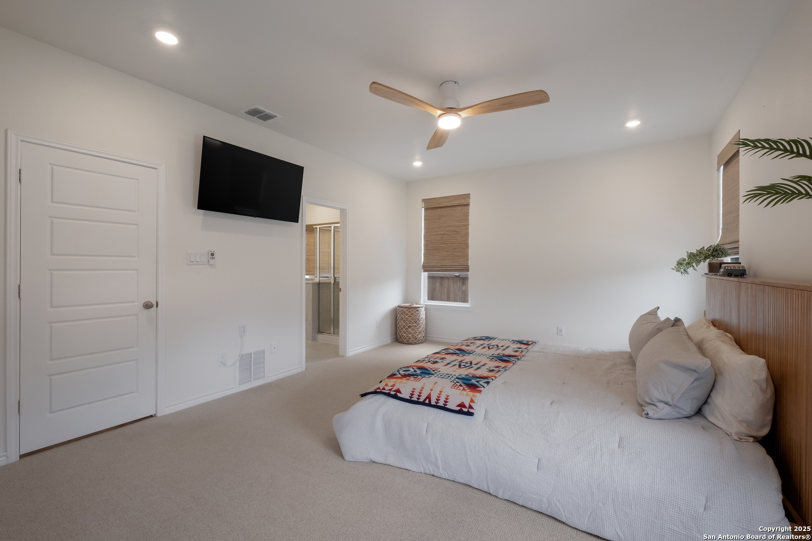 215 W Granite Shores