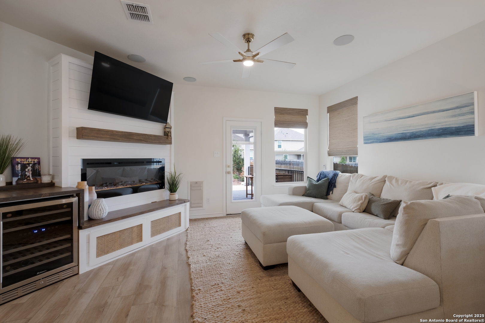 215 W Granite Shores