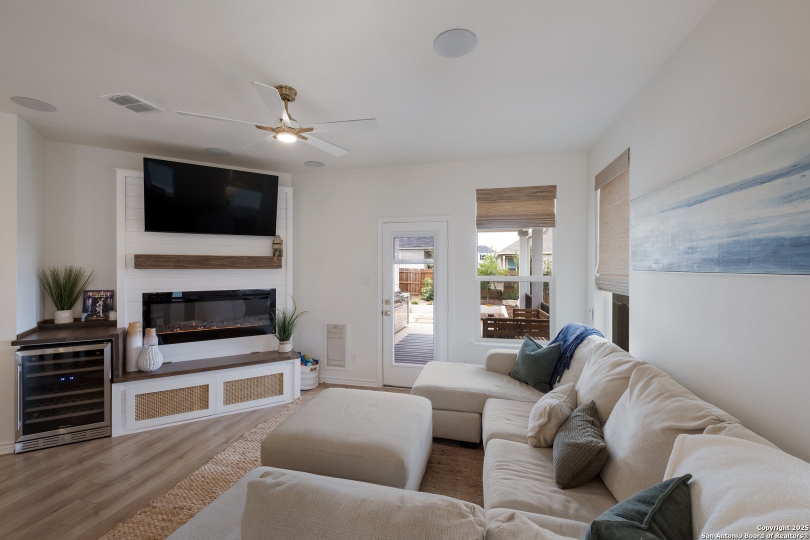 215 W Granite Shores
