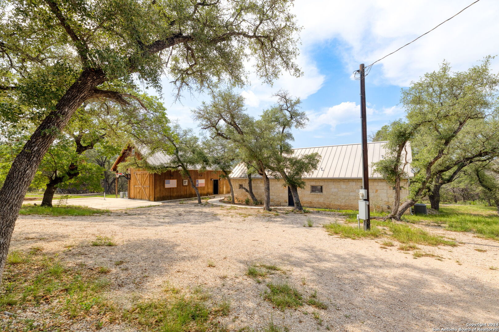 684 BIG SHADES RD