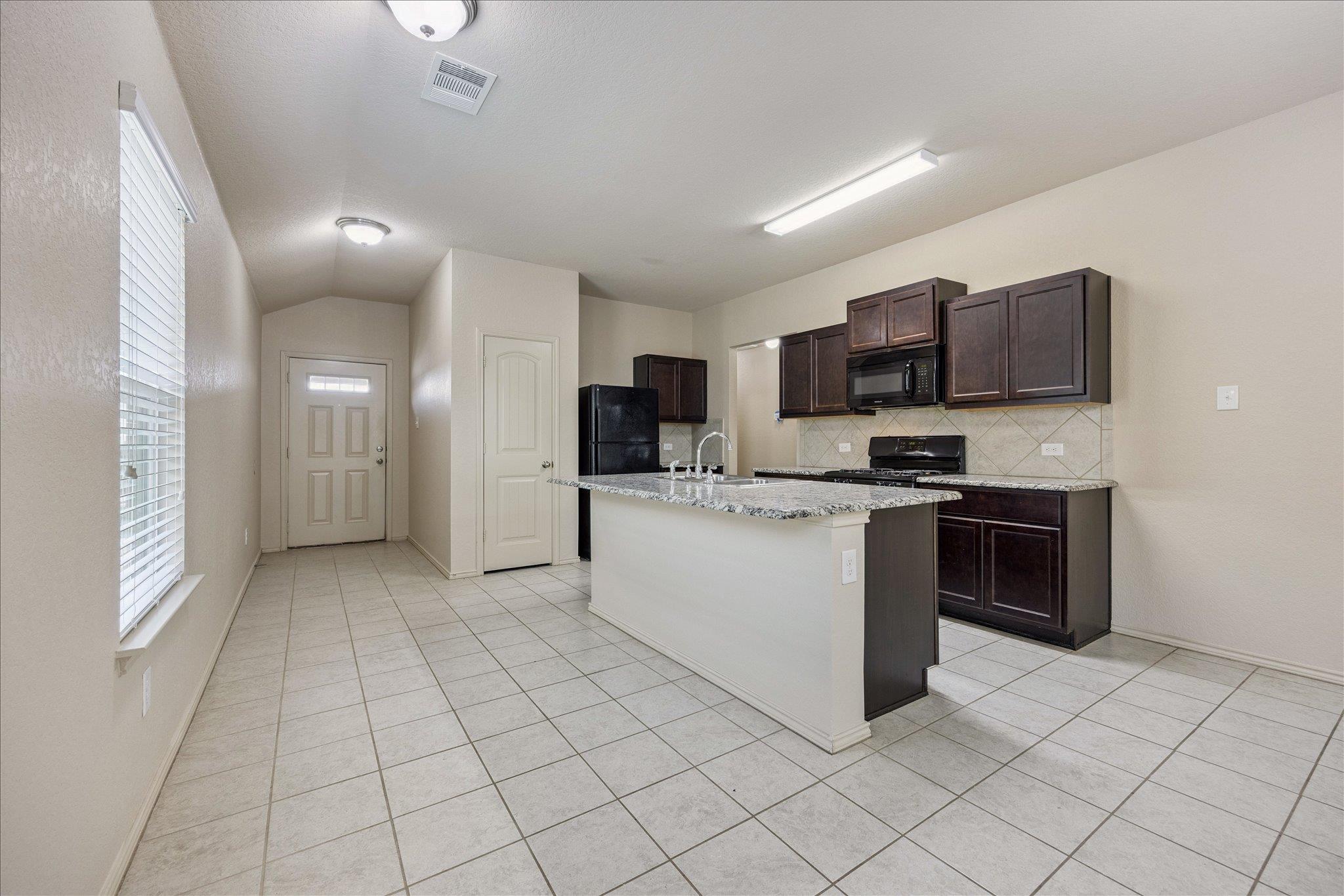 181 Lake Gln DR