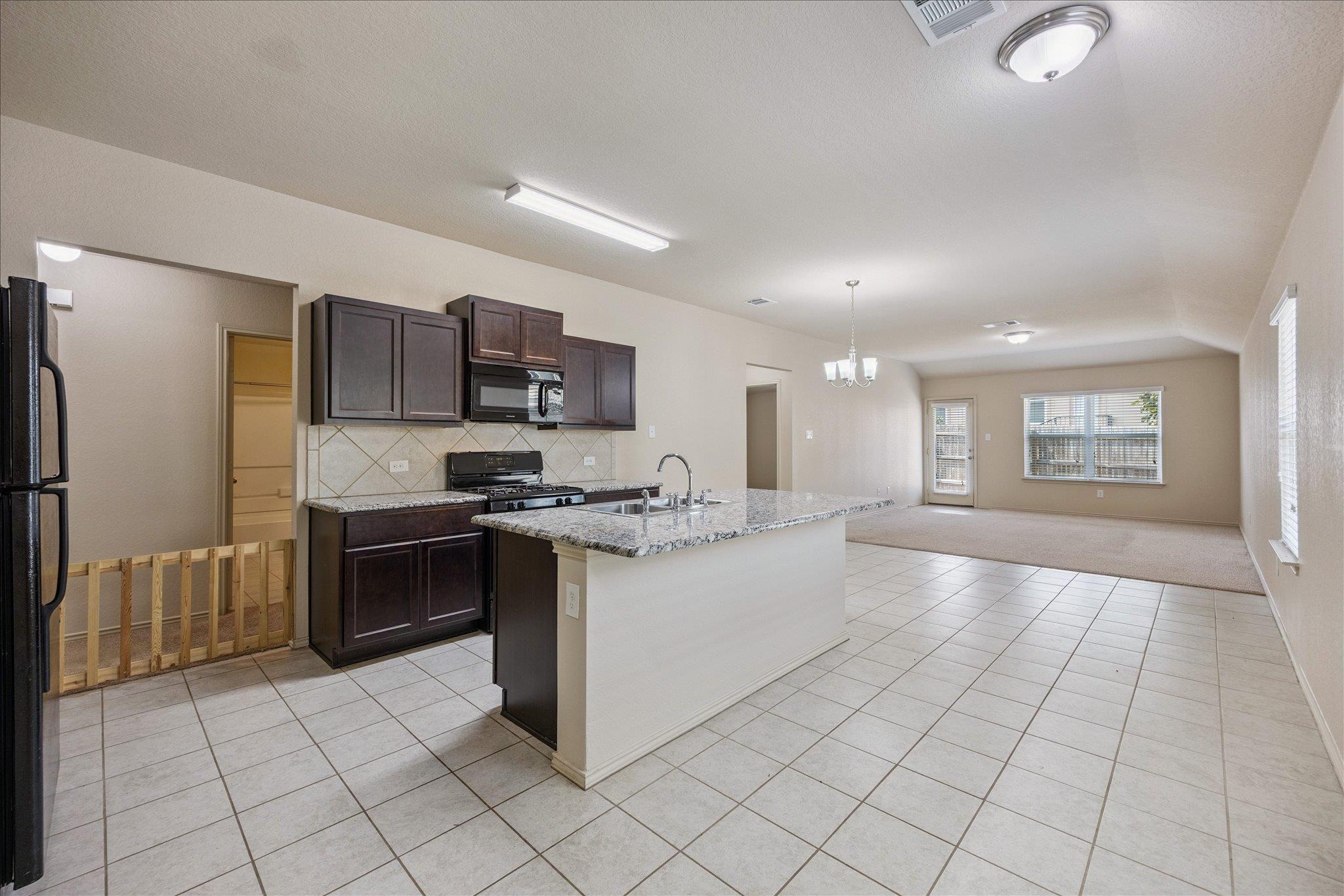 181 Lake Gln DR
